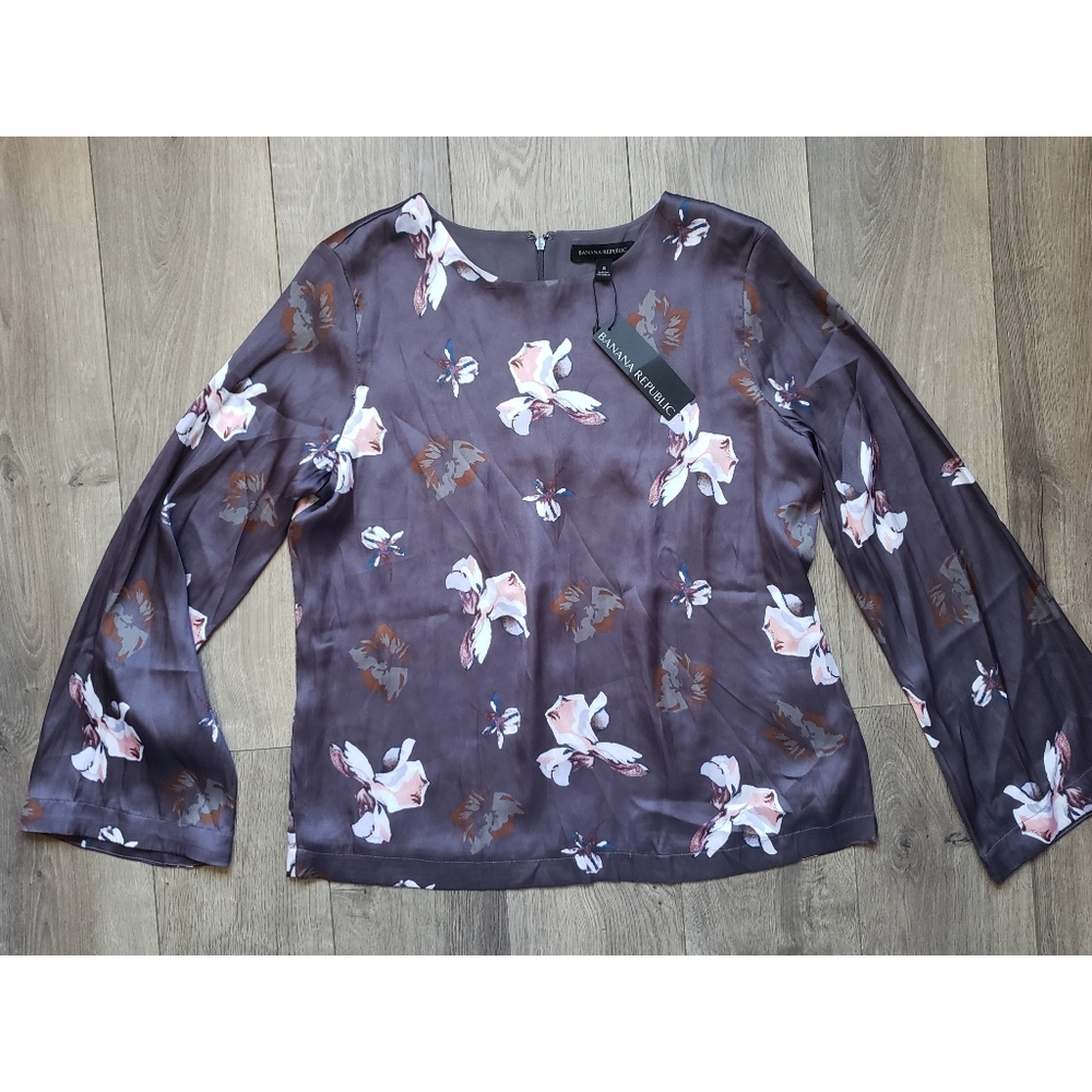 NWT Banana Republic Satin Floral Top Small